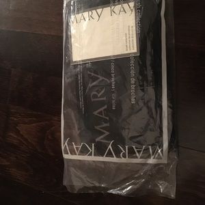 Mary Kay brush set and pouch new